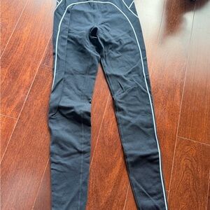 ALO Yoga Black Leggings with White Accents